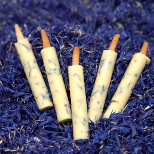 Tordiküünlad rukkililleõitega