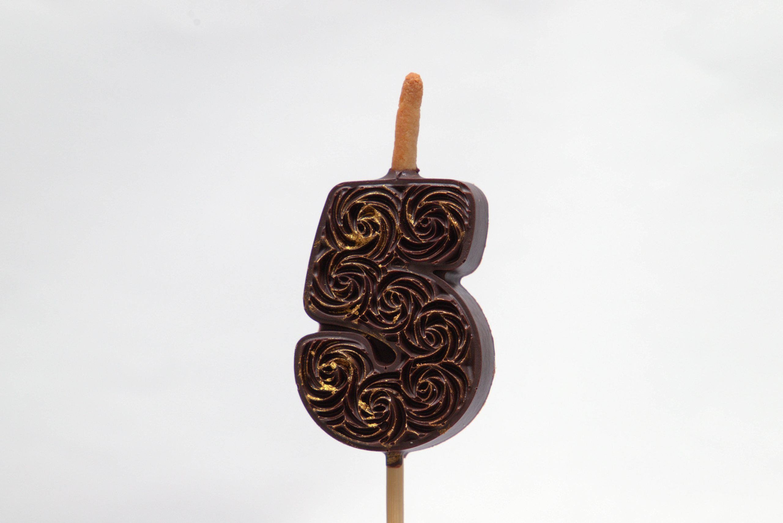 Numbriküünlad tumedast šokolaadist - Image 7